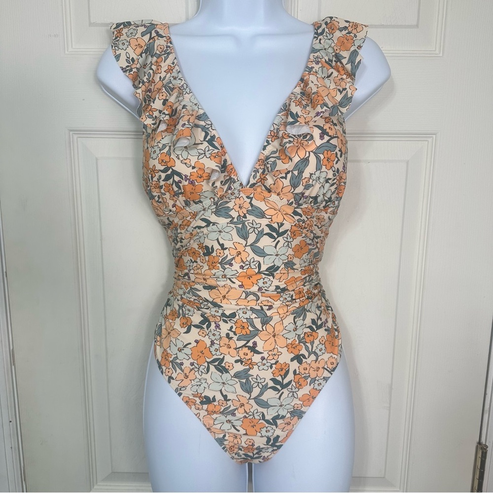 NWT Cupshe One Piece Swimsuit‎ Floral With Ruffles Tie In Back Size Medium